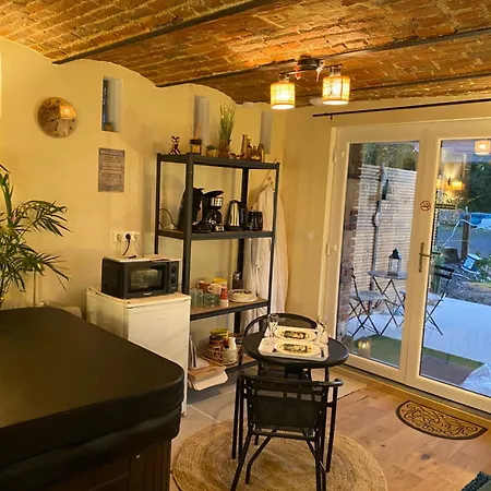 Au Fines Bulles Avec Liefdeshotel *